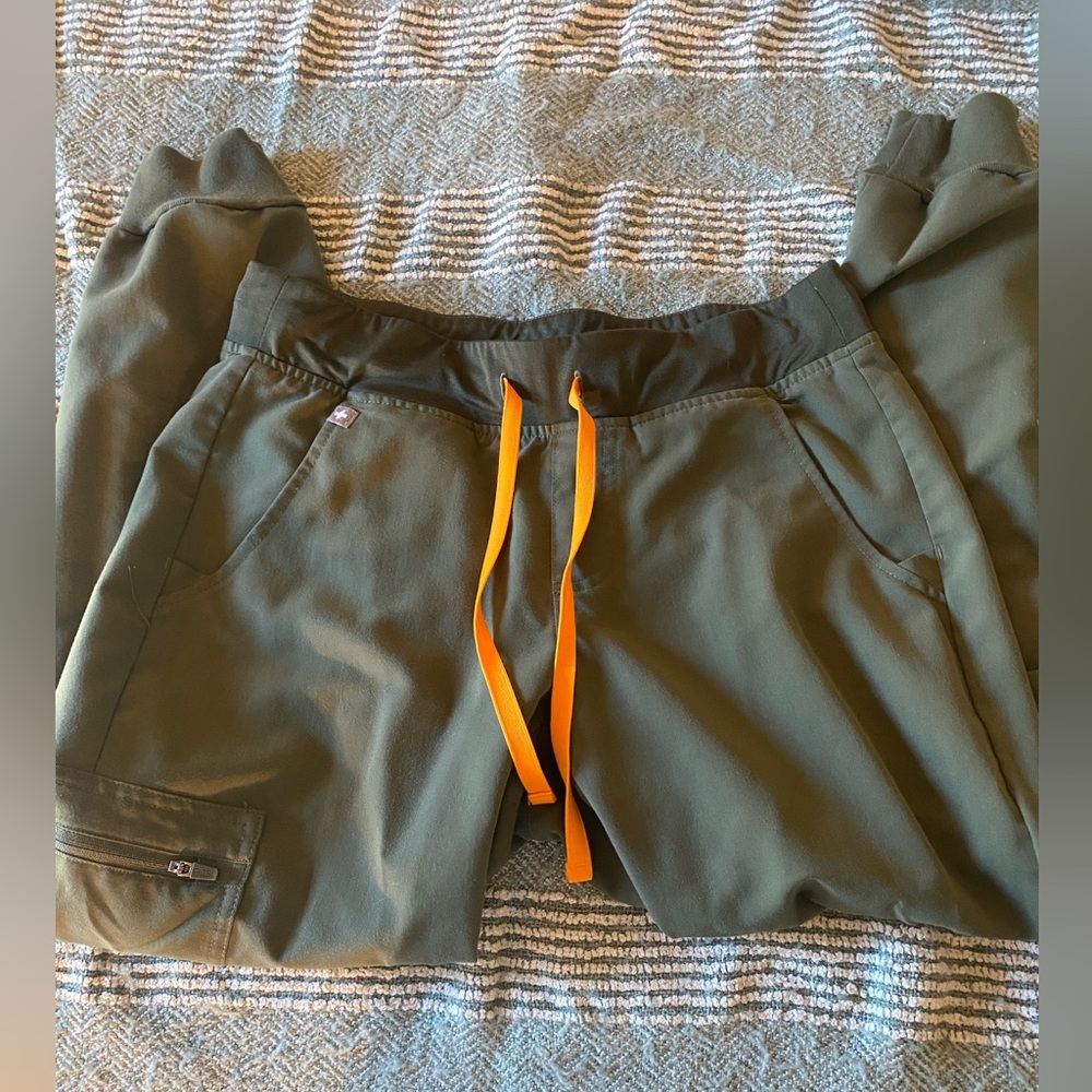 Figs Small Petite Zamora Joggers Moss